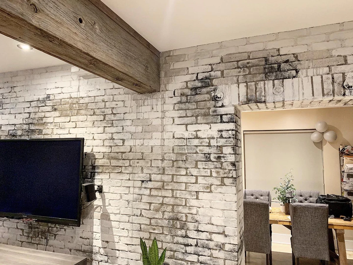 Brick veneer accents, featuring the timeless allure of brickwork, provide architectural features that enhance interior decor